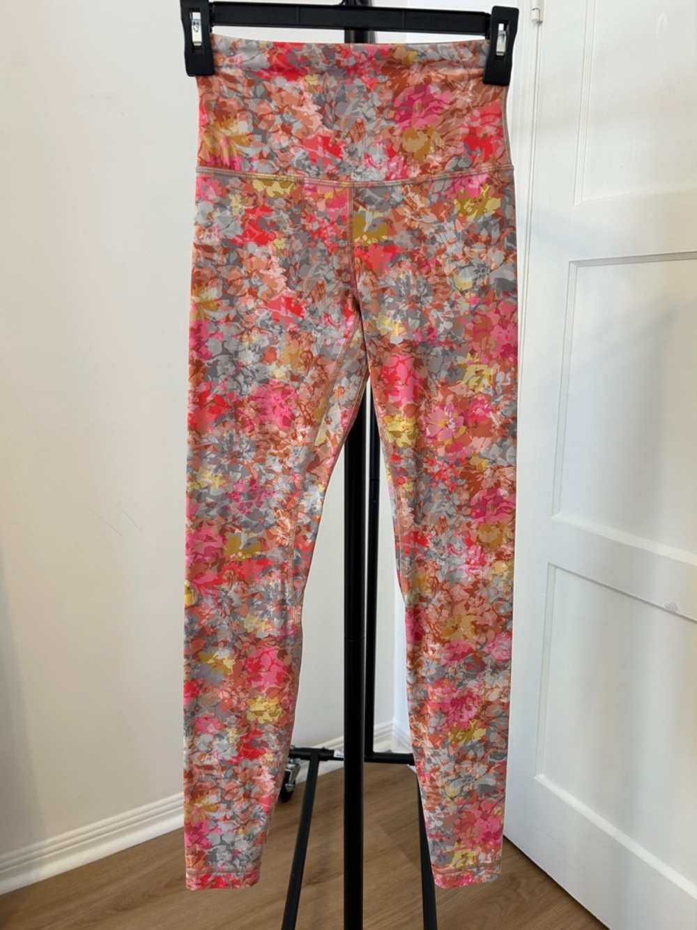 Lululemon Leggings. Size 4. 28” inseam. Cute print!
